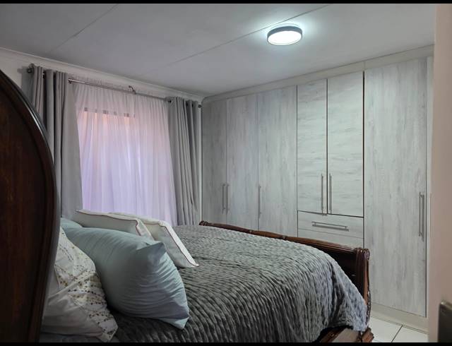 3 BEDROOM FREEHOLD FOR SALE IN GROBLERPARK